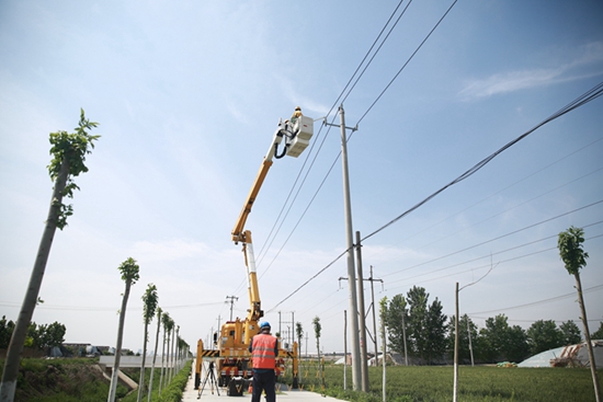 國網山東壽光供電：多條線路帶電消缺 助力夏峰可靠用電