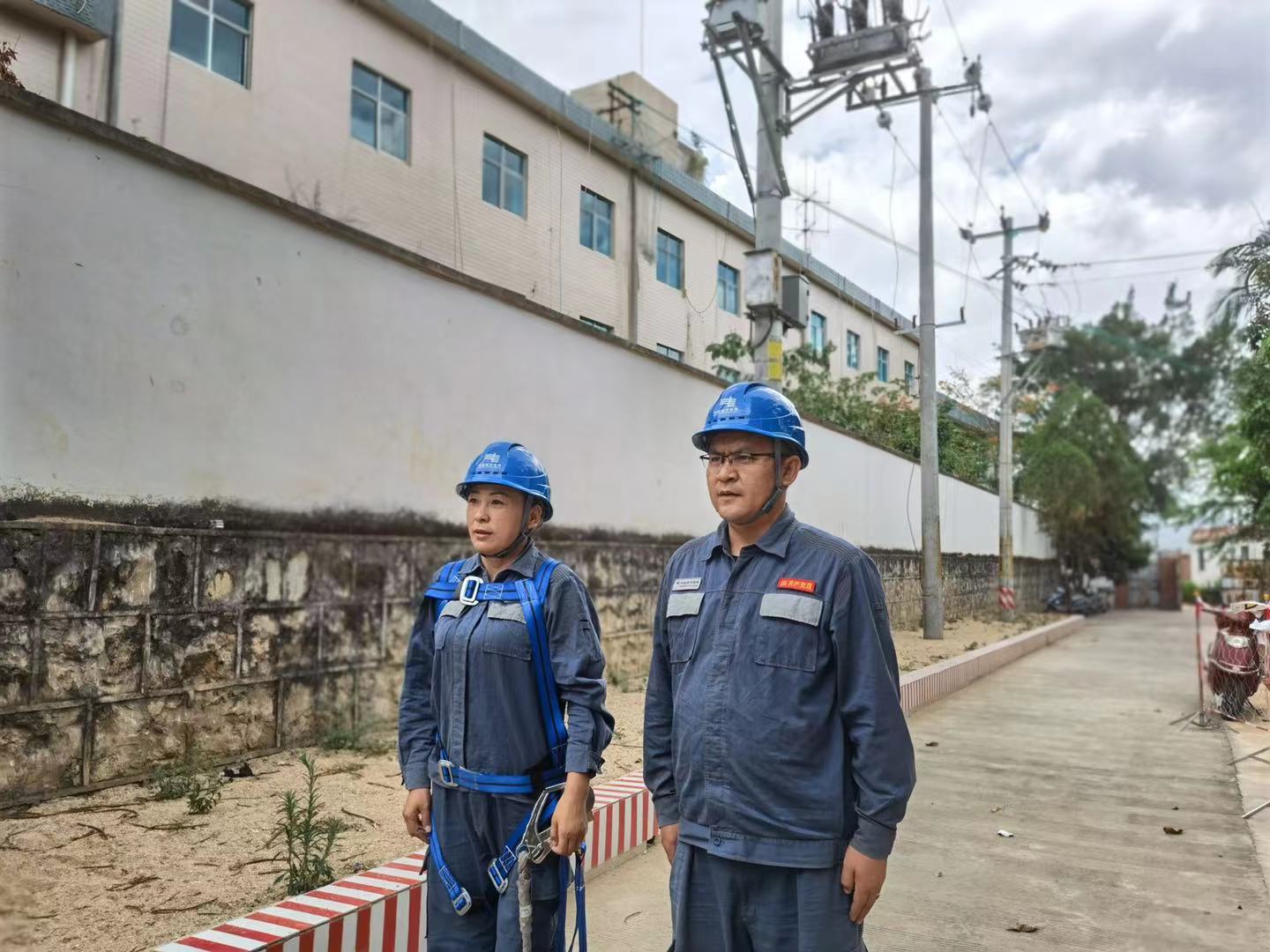 臨滄云縣供電局黨員帶頭開展崗評，促員工技能快速提升