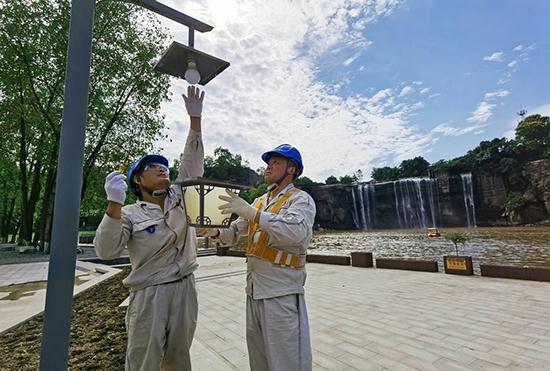 國網重慶公司中秋期間5000余名電力員工保障電網安全穩(wěn)定運行