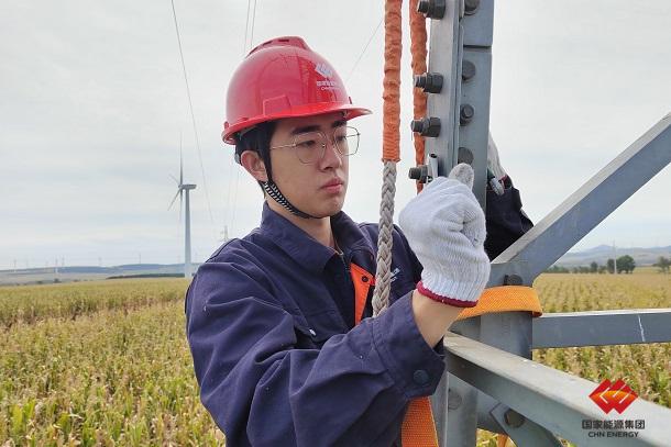 龍源西關(guān)風電場排查線路隱患保供電安全