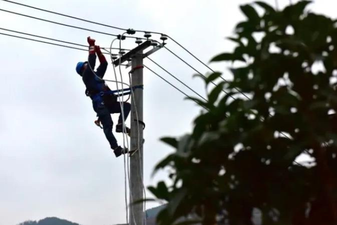 黃平供電局開(kāi)啟“迎峰度冬”保供電模式