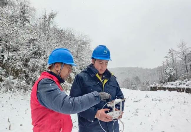 貴州甕安供電局啟動低溫雨雪凝凍災害III級響應緊急搶修保供電