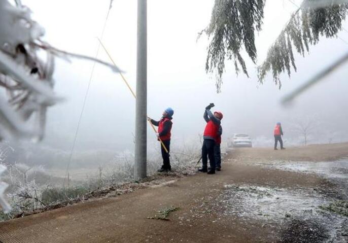 國網(wǎng)龍巖供電公司多舉措保低溫雨雪天氣電網(wǎng)可靠穩(wěn)定運(yùn)行