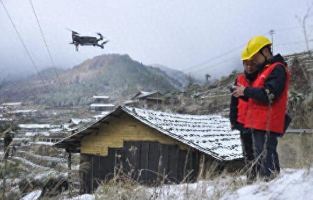 國(guó)網(wǎng)仙游縣供電公司踏雪巡線(xiàn)