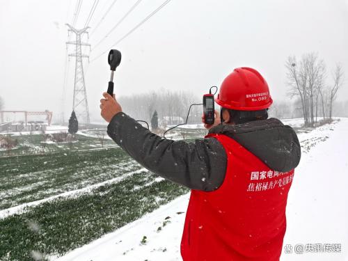 國(guó)網(wǎng)平輿縣供電公司踏雪破冰護(hù)電網(wǎng) 寒潮逆行保民生