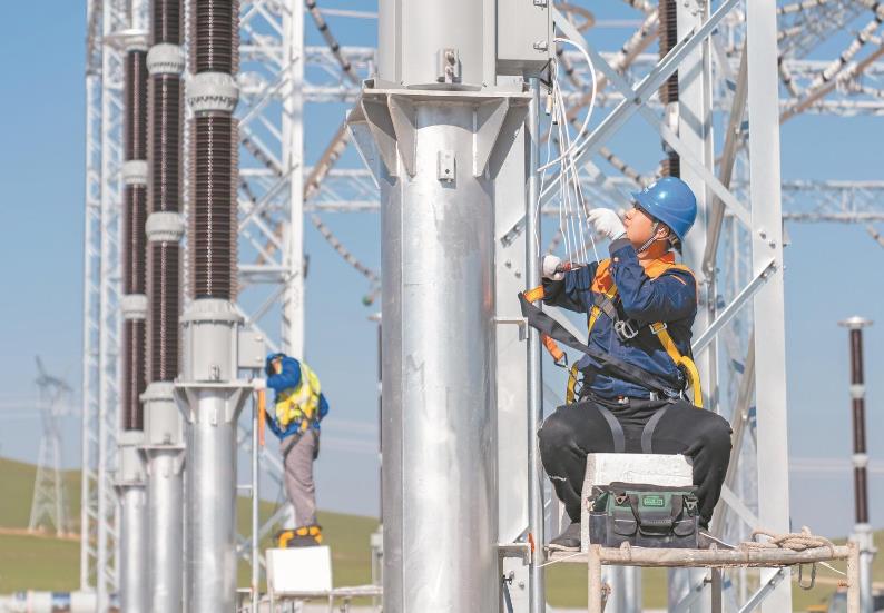 蒙東錫盟江蘇能源烏拉蓋電廠、華電白音華金山電廠500千伏送出工程全線貫通