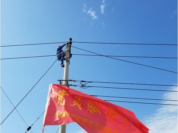 “電母”攜強降雨猛襲瓊島 南方電網全力搶修復電