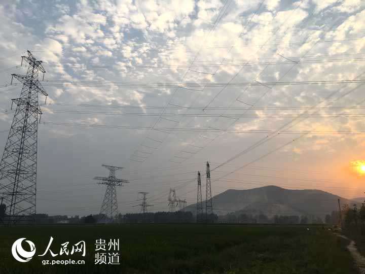 山西晉北——江蘇南京±800千伏特高壓直流輸電線(xiàn)路工程（皖1標(biāo)段）成功跨越500千伏東三線(xiàn)