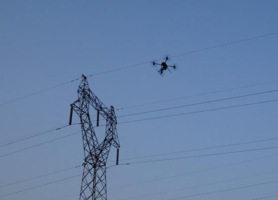 實(shí)現(xiàn)電力智能巡檢、帶電水沖洗、架空輸電線路無人機(jī)巡檢